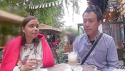 Impro indoorss and her friend with a smoking body