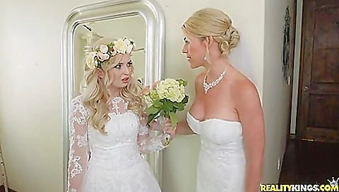 Marriedis skillful highlighten and dildo