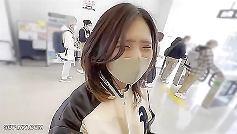 Mature asian chick gets off on her face